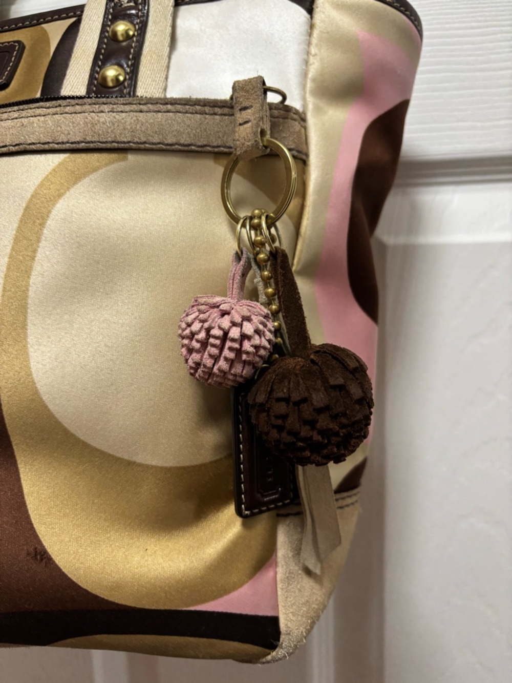 Coach VINTAGE G05M-8F33 Hamptons Optic Scarf Print w Tan Suede Bottom Tote EUC - Picture 4 of 15